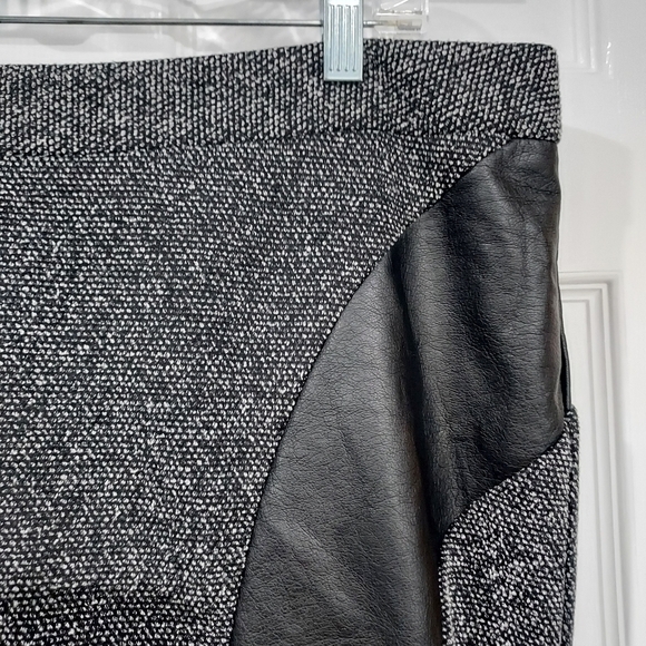 Lane Bryant Black and White Tweed with Faux Leather Pencil Skirt Size 16 - Picture 3 of 9